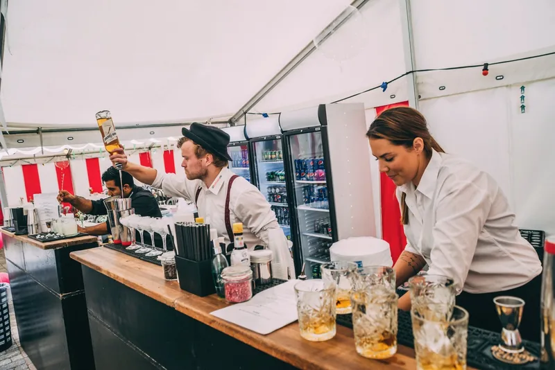 GetBartenders bartendere gør baren klar til fest