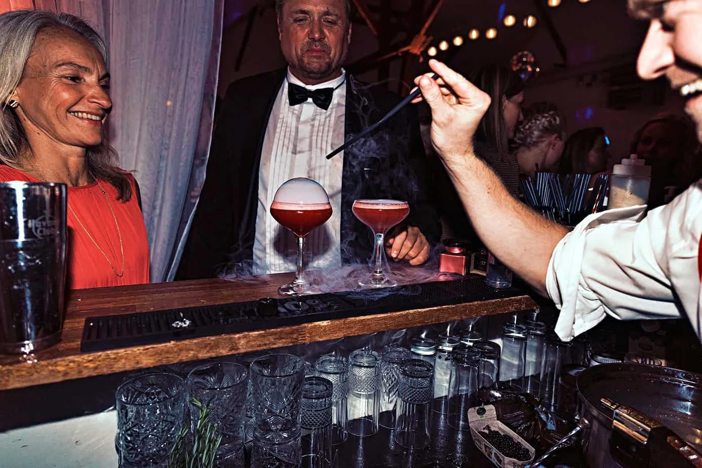 Cocktails med røgbobler ved GetBartenders bar